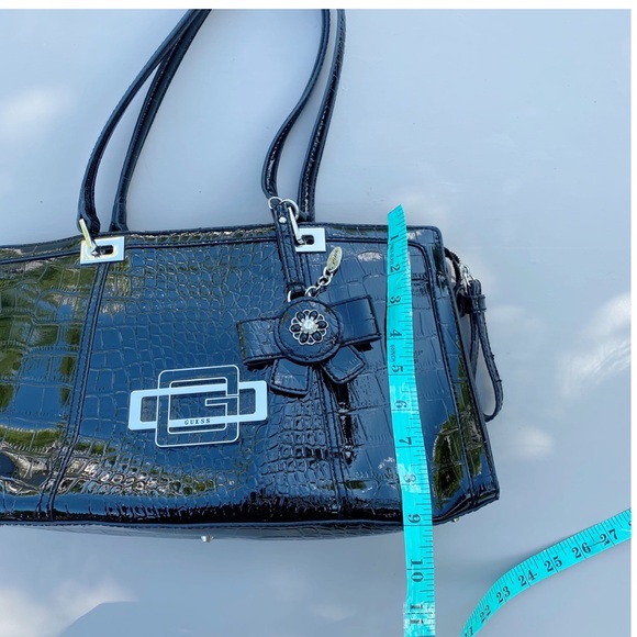 Guess black patent hobo bag - Picture 6 of 8